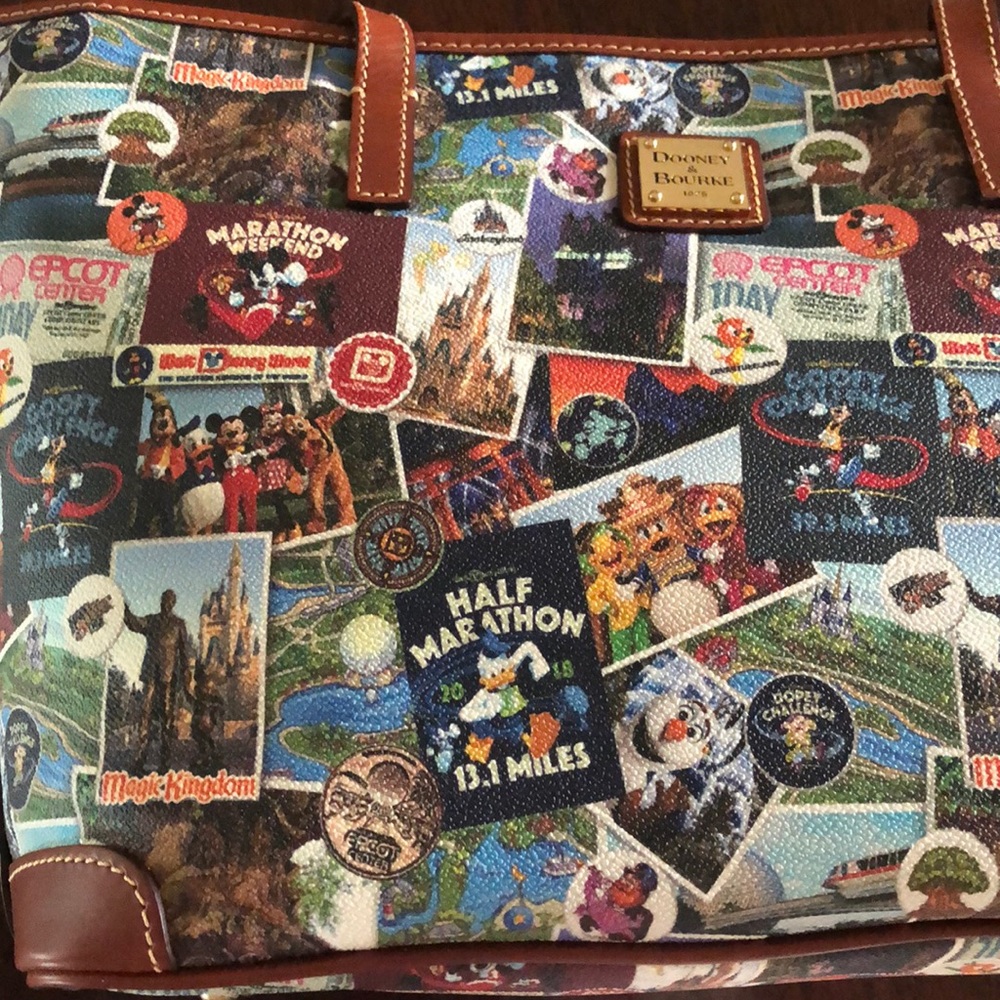 Dooney & Bourke Shoulder or tote bag